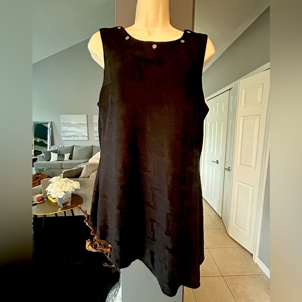 MESMERIZE - Black Diagonal Cut Sleeveless Tunic L